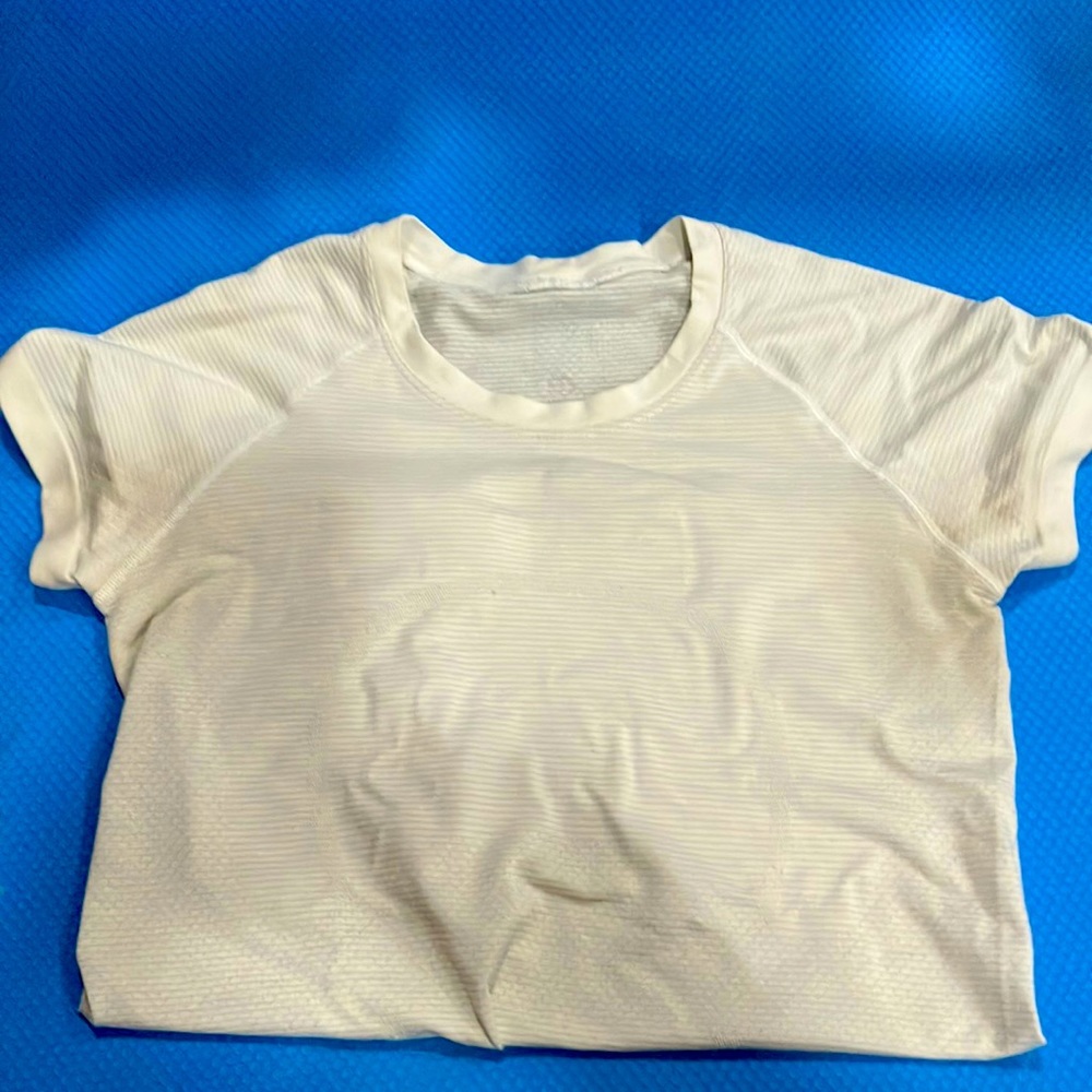 LULULEMON SWIFTLY TECH WHITE SHORT SLEEVE SHORT SiZE 6